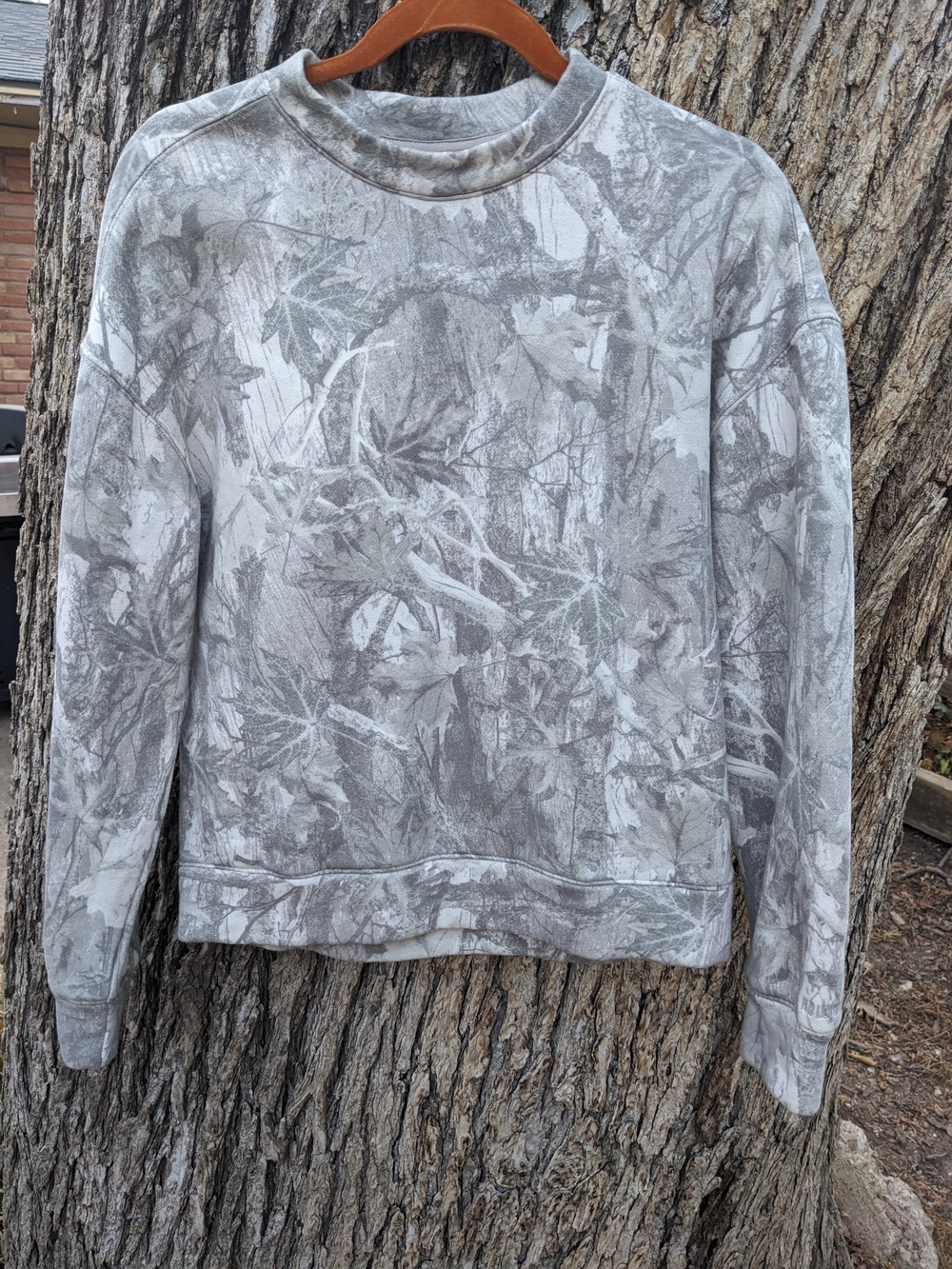 Hollister Women's Grey Leaf-Camo Crewneck Sweater